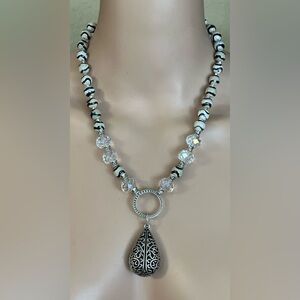 22-1/2 inch Wavy Tibetan Agate Faceted bead necklace NWOT